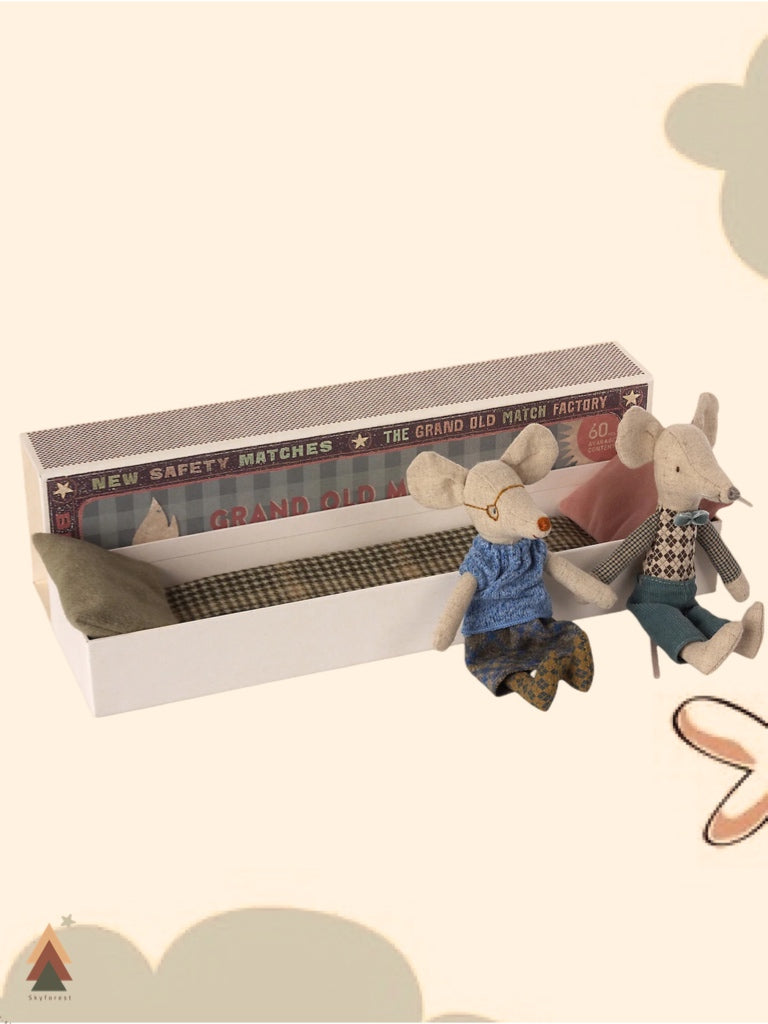 Maileg grandma and grandpa in a matchbox