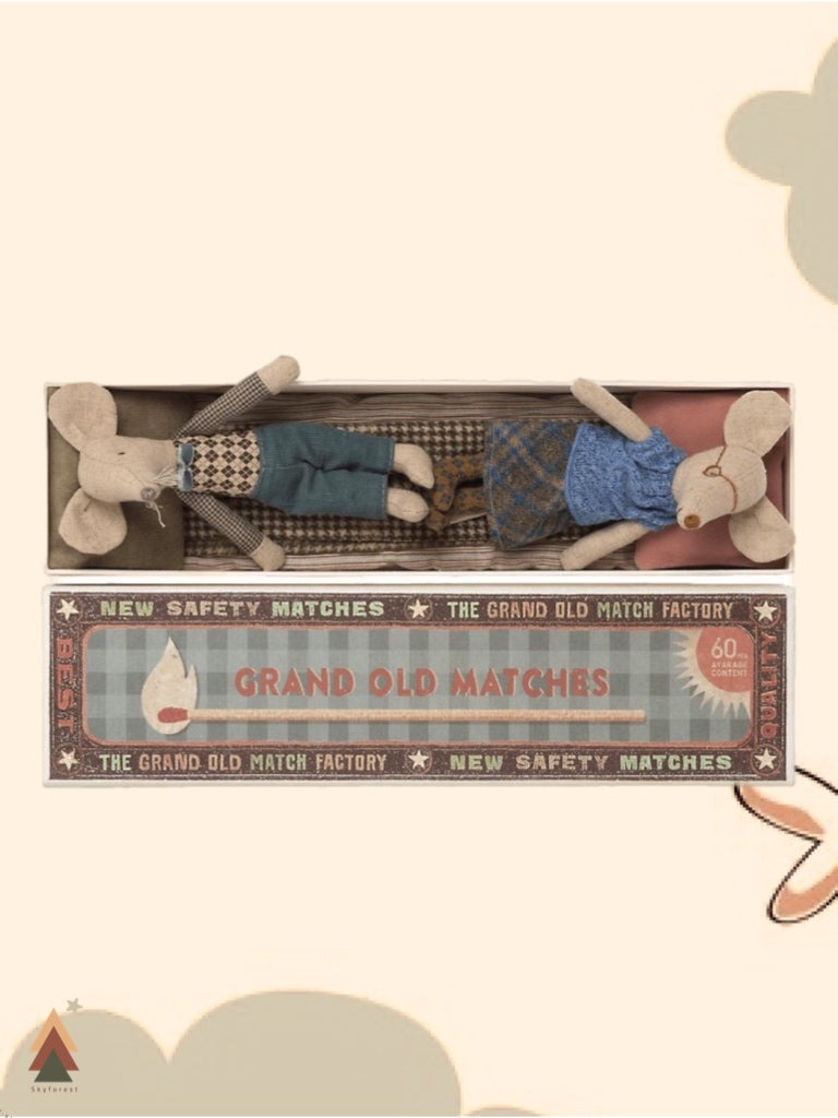 Maileg grandma and grandpa in a matchbox